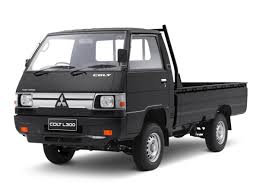 Mitsubishi dikenal kuat di jalanan berat, cocok untuk daerah berbukit atau pedesaan.