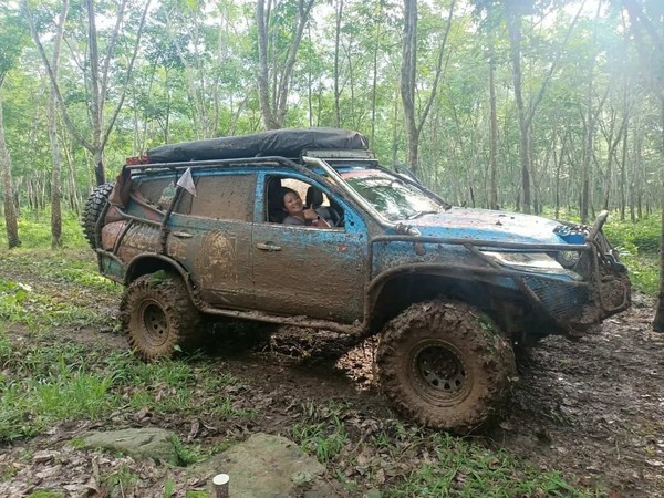 Mitsubishi Pajero di Pedalaman Kalimantan: Ketangguhan Mesin vs Alam Liar